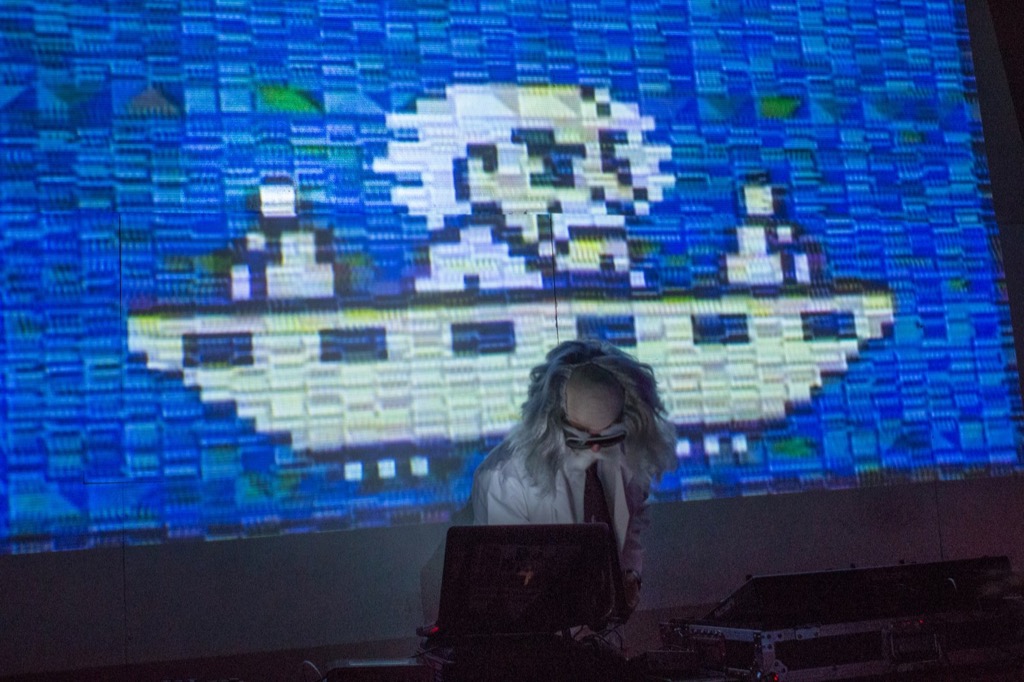 Dj Cutman performing live
