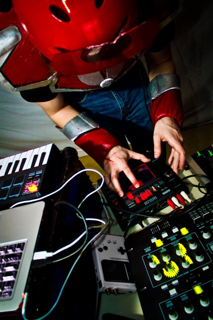 Dj Cutman performing live