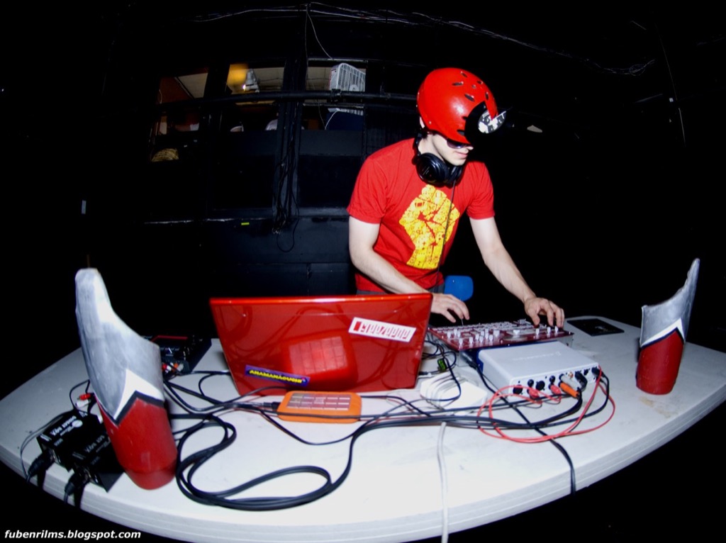 Dj Cutman performing live