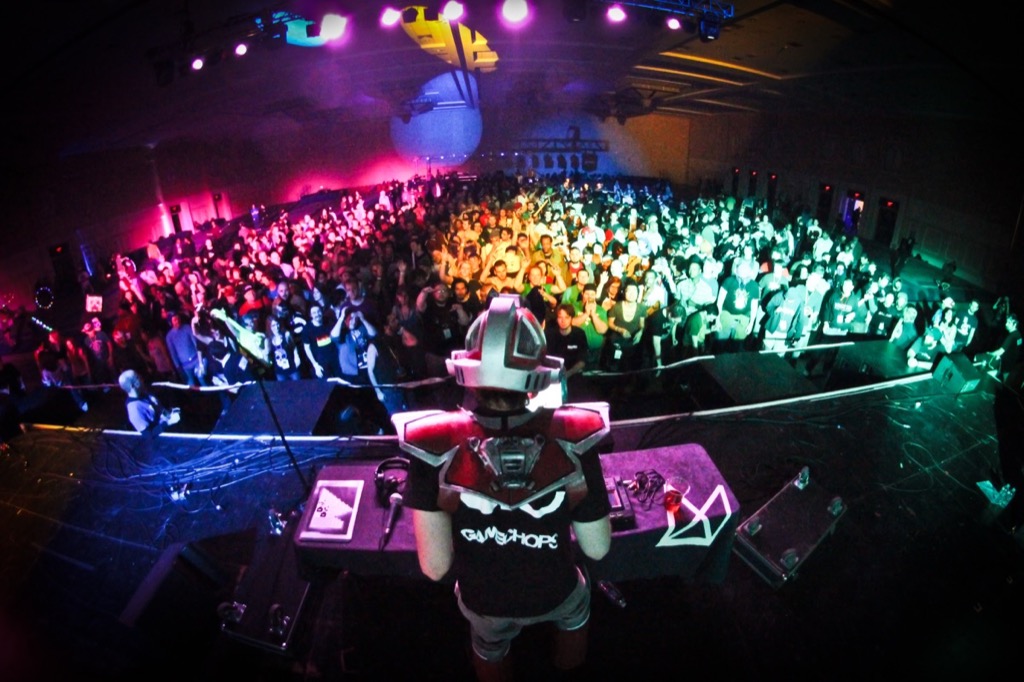 Dj Cutman performing live